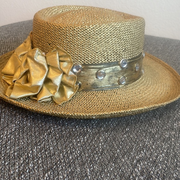 Gold summer hat - Picture 2 of 3